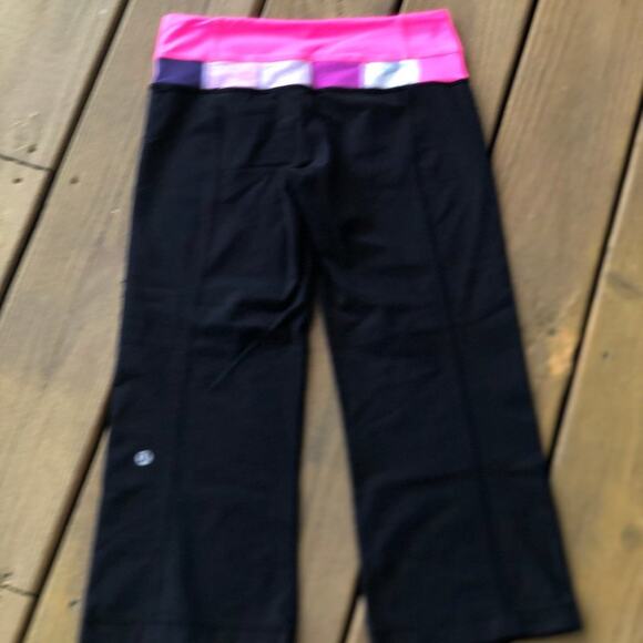 Lululemon Reversible Groove Flare Crop - Picture 2 of 5